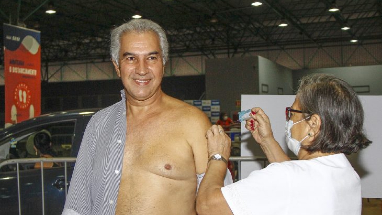Governador-toma-a-4ª-dose-da-Vacina-do-Covid-19-Foto-Edemir-Rodrigues-7-730x480