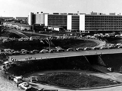 Construção de Brasília,Eixo Rodoviário em 21 de Abril de 1960, inauguração de Brasília