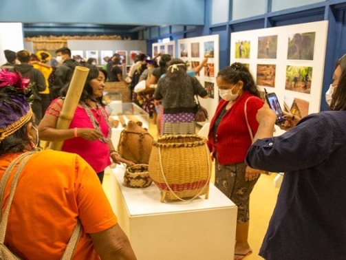 exposição-Guarani-kaiowá-Rezadores-730x425