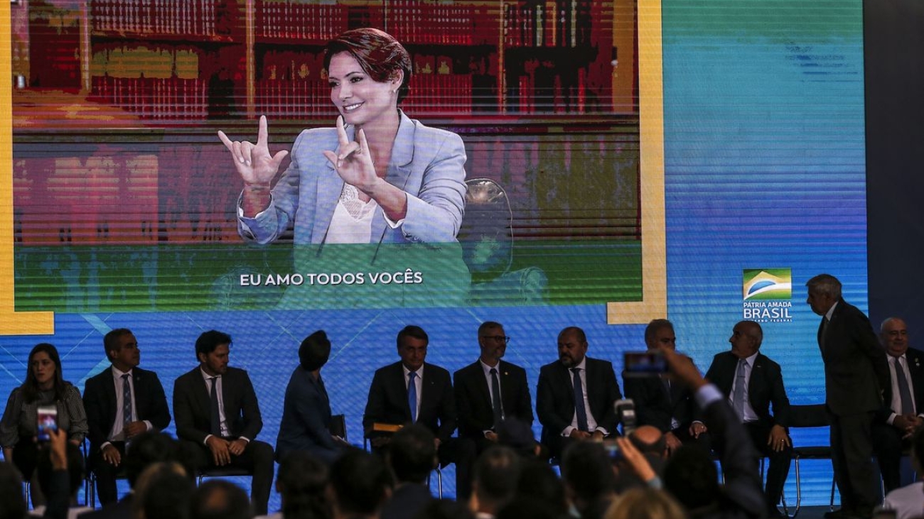 O presidente Jair Bolsonaro e a primeira-dama, Michelle Bolsonaro, participam do lançamento do Canal Educação e do Canal Libras, no Palácio do Planalto.