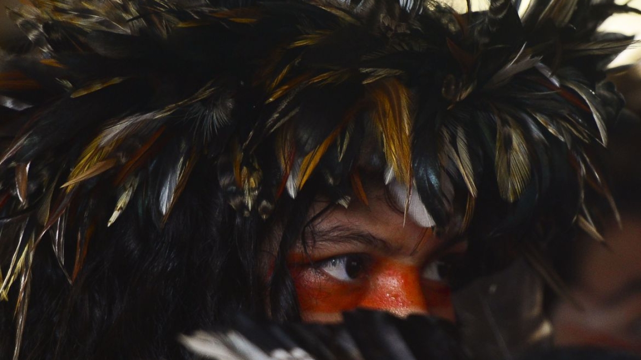 Indígenas de diversas etnias no Acampamento Terra Livre, no Eixo Monumental, em Brasília