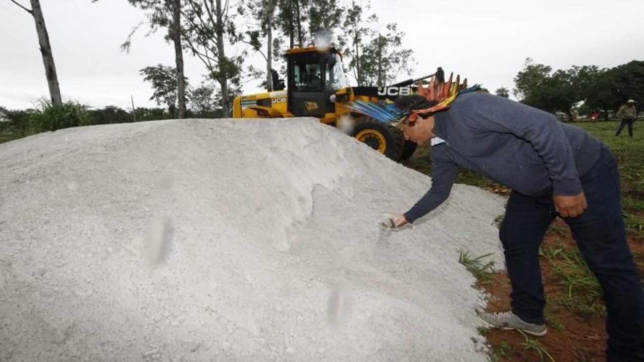 Entrega-de-calcário-nas-aldeias-de-Nioaque-maio-de-2022-foto-Edemir-Rodrigues-768x425-730x425