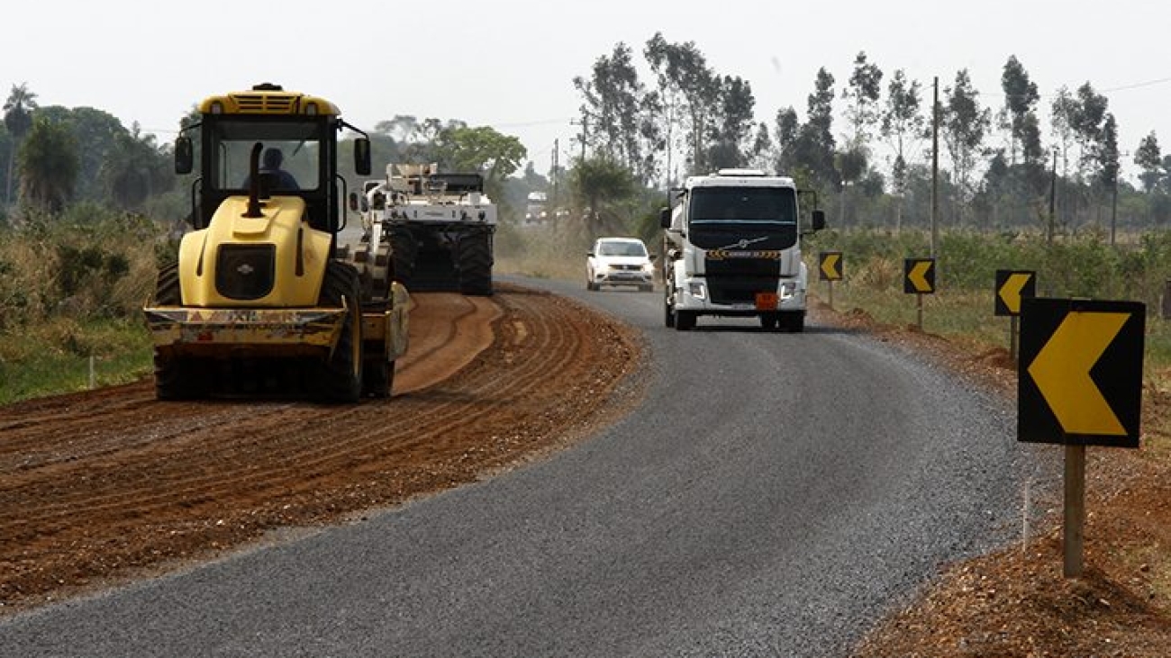 Obras-de-paavimentação-na-MS-382-Foto-Edemir-Rodrigues-6-730x425