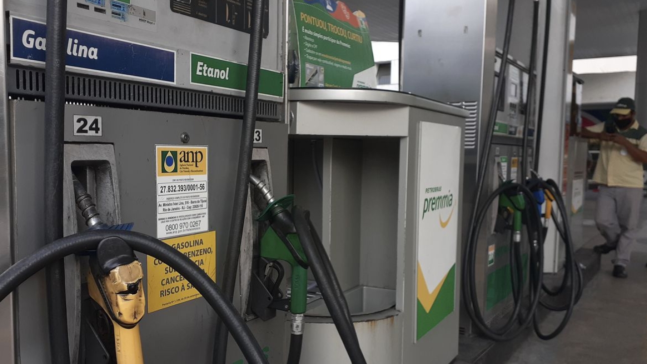 Petrobras reajusta em 12% o preço da gasolina nas refinarias a partir desta quinta-feira