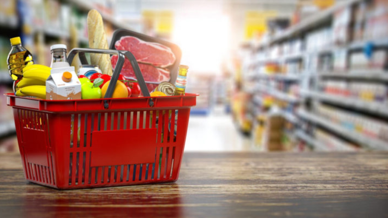 Shopping basket with fresh food. Grocery supermarket, food and eats online buying and delivery concept. 3d illustration