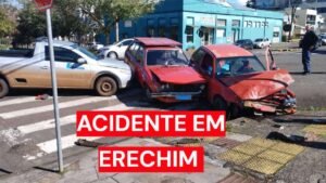 Acidente deixa três veículos danificados no centro de Erechim