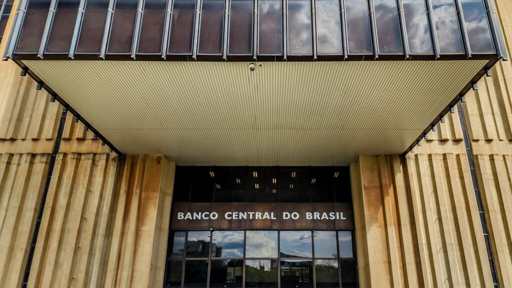 Copom reduz Selic para 14% ao ano durante reunião do Banco Central