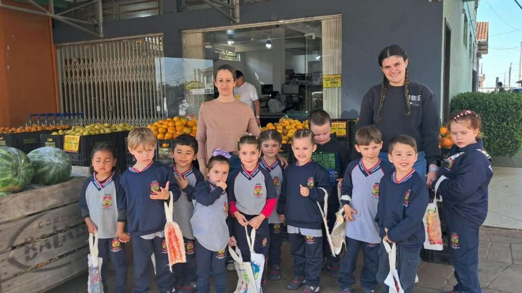 Crianças da Escola Othelo Rosa aprendem sobre cultura africana
