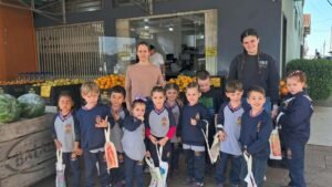 Crianças da Escola Othelo Rosa aprendem sobre cultura africana