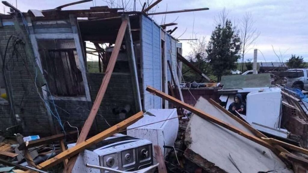 Tornado em Candói causa estragos em propriedades rurais da comunidade de Santa Clara