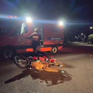 Carro e moto colidem e deixam uma pessoa ferida no bairro Maria Clara, em Erechim