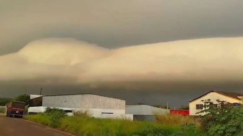 Nuvem de tempestade assusta moradores de Terra Rica