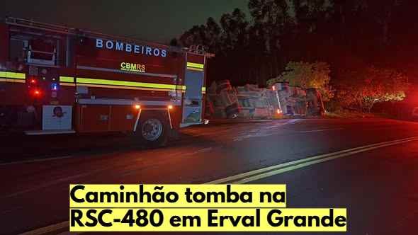 Caminhão de carga tombado em rodovia, em imagem ilustrativa de acidente de trânsito.