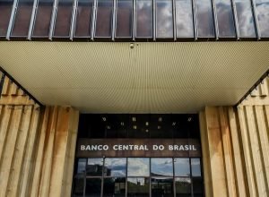 Copom reduz Selic para 14% ao ano durante reunião do Banco Central