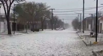 Grande quantidade de granizo cobriu ruas e áreas externas de General Ramírez.