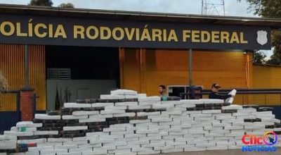 PRF apreende 2,57 toneladas de maconha escondidas em carga de melancias e feno em Lajeado