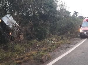 Saída de pista na ERS-331, em Erechim, envolve um Ford Focus